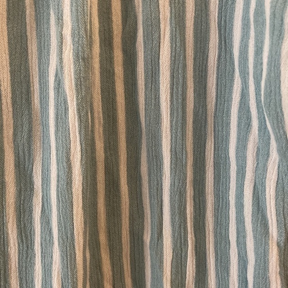 Women’s size large forever, 21 mid sleeve, romper, mint, green, and white p6 - Picture 2 of 9